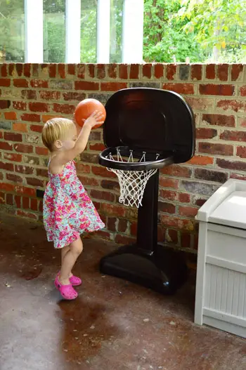 Clara de basquete jogando