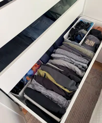 Ikea Pax Kleiderschrank Schublade mit Lauf-Trainingskleidung