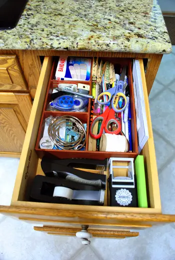 Junk Top Drawer După