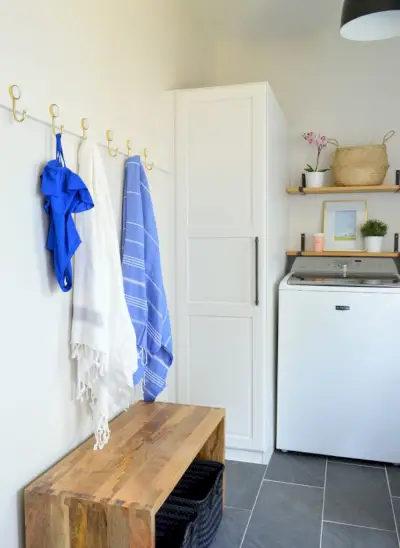 Fabriquer un long rail à crochets pour votre vestiaire