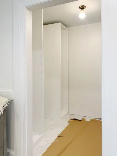 Ikea Pax boxy vstavané v hlavnej skrini prestavať