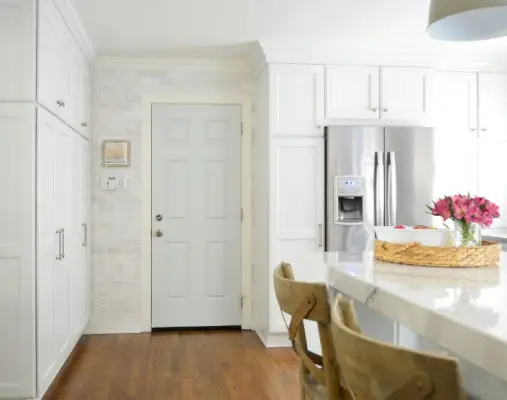 Keuken Mudroom-planken met koelkastbloem