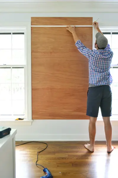 corte de marcado para la pieza superior de madera contrachapada para la pared de tablero de corcho para que no