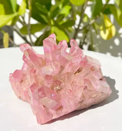 Gromada kryształów kwarcu Rose Aura