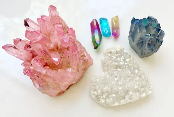 Aura Quartz: znaczenie i właściwości kryształu