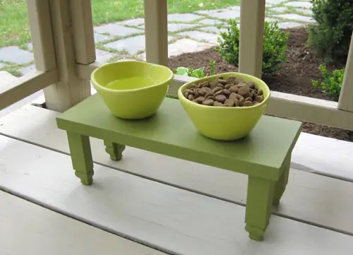 estación-de-comida-para-perros-comida-y-agua-al aire libre