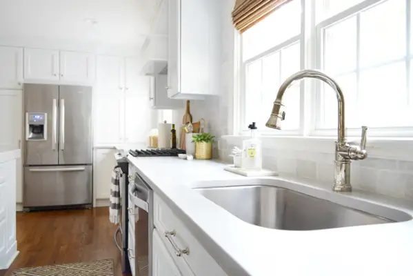 white-kuchyně-remodel-brizo-faucet