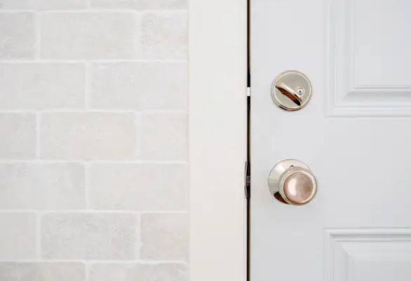 kitchen-remodel-fainl-blue-door-detail