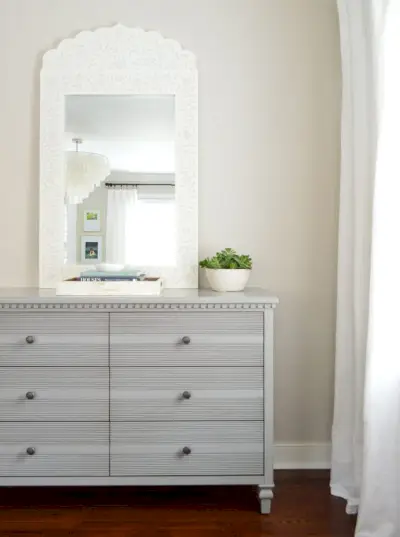 YHL Furniture تطلق مرآة Debonair Dresser Mirror