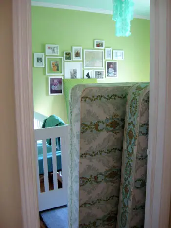 Lit de chambre de bébé de bureau