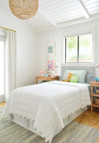 Plafond loft de la chambre des filles de Floride depuis la porte