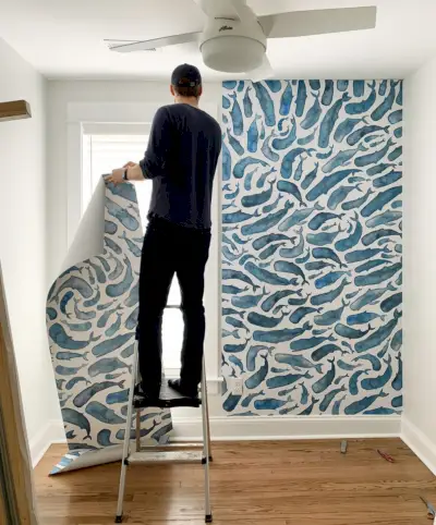 Society6 Papier peint mural amovible avec baleine dans une petite pièce