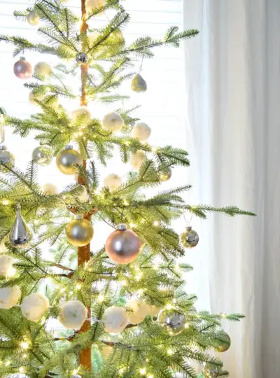 Karácsonyi dekoráció 2018 Beach House Tree Detail