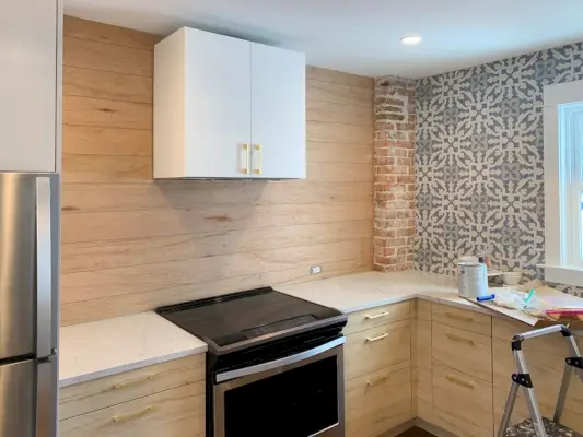 Кухня Shiplap Backsplash Втора кухня