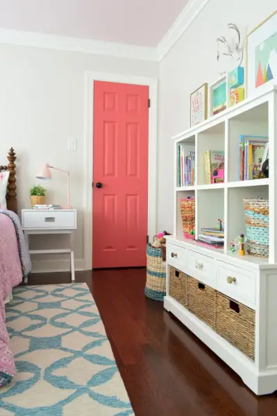 chambre de fille étagère coffre à jouets rangement