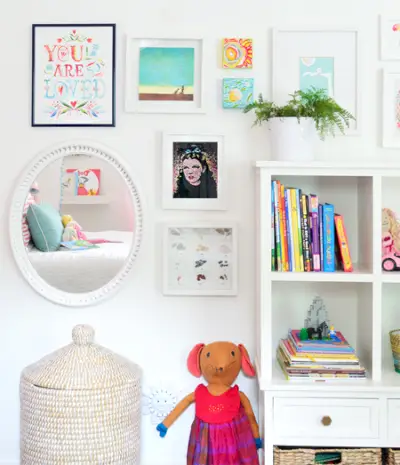 Girls Room-Kirjahylly-Art-Frames-Detail