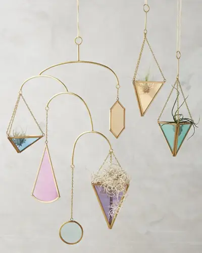 Pastelkleurige glas-in-lood mobiele hangende plantenbak Anthropologie goud roze blauw