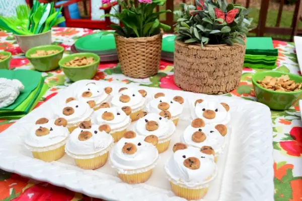 Ours de table de dessert de fête d’ours de fée des bois