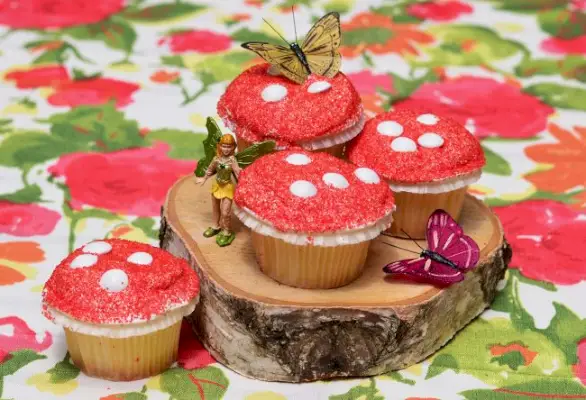 Woodland Fairy Bear Party Fliegenpilz-Cupcakes