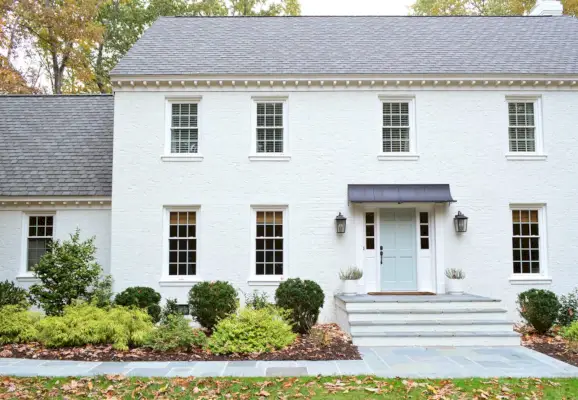 White Brick Exterior Fall Path suora rajattu