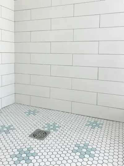 Beach House Shower Tile Master od blizu