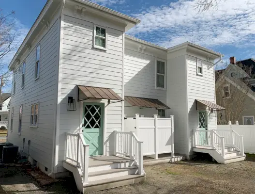 Vår Duplex Airbnbs Backyard Makeover