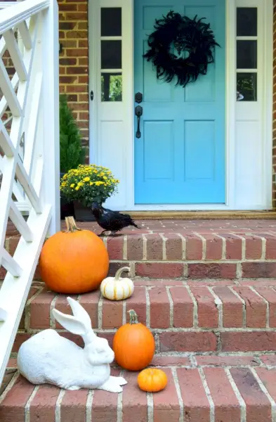 Halloween veranda sütőtök varjú toll koszorú