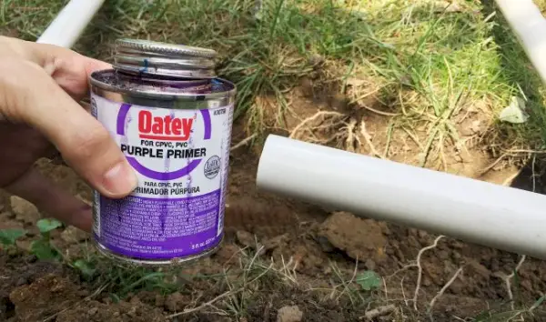 primer roxo para conectar tubos do sistema de irrigação