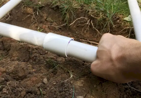 Raccordement d'un tuyau en PVC pour système d'irrigation avec raccord