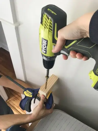 ryobi drill feste rekkverk med RSS-skruer