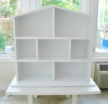 Laatste geschilderde witte DIY eenvoudige poppenhuisbouw