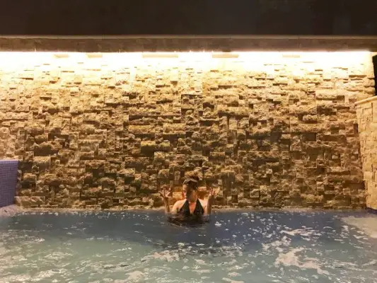 Nuit dans le bain à remous du Condado Vanderbilt à Porto Rico