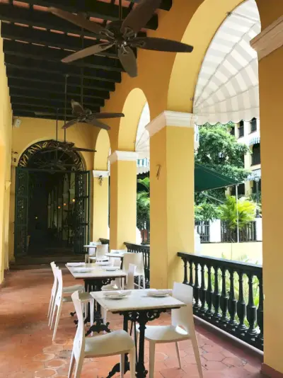 Puerto Rico Old San Juan Tapas žlutá restaurace