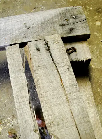 Chiodi di legno incrinati per pallet