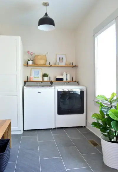 Rangement dans une armoire de buanderie avec Ikea Pax