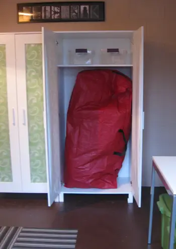 Pagrabs6 Armoire iekšā