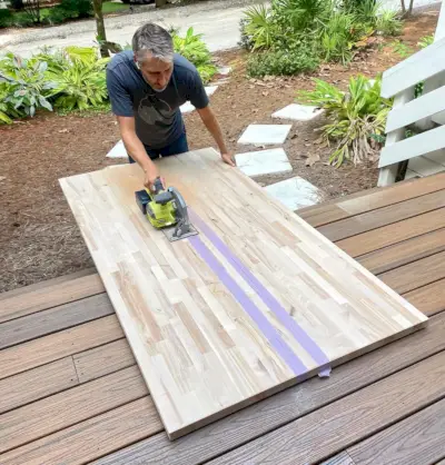 John Cutting Butcher Block Island bänkskiva i hälften med cirkelsåg