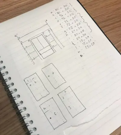 cahier avec des croquis d'étagères de garde-manger avec des matériaux décrits