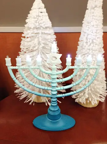 Blå gradient spraymalet Menorah DIY projekt