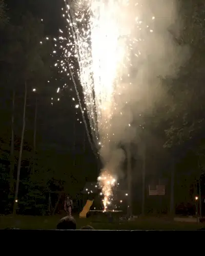 4 juli feestvuurwerk gaat af