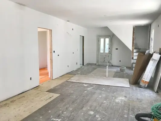 Sala da pranzo della cucina del muro a secco della casa sulla spiaggia