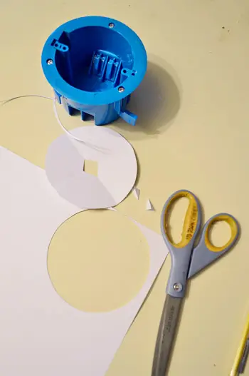 Gabarit de papier à découper pour boîtier de luminaire électrique ancien