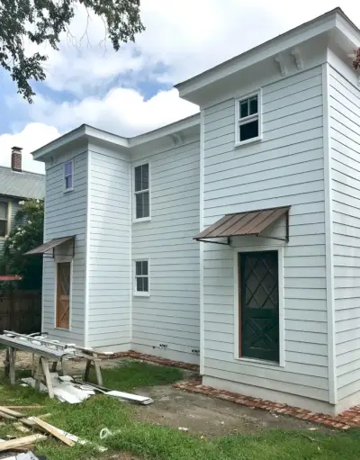 Arrière extérieur duplex avec auvent de portes