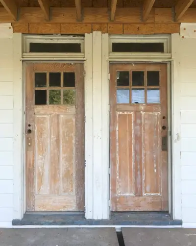 Portes extérieures duplex dépouillées