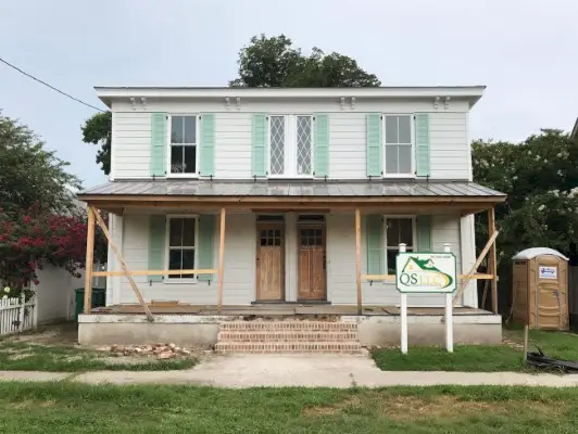 Duplex extérieur complet avec panneau Porta Potty