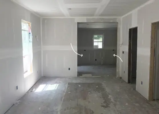 Nepabeigta Drywall in Duplex Renovācija ar virtuvi fonā