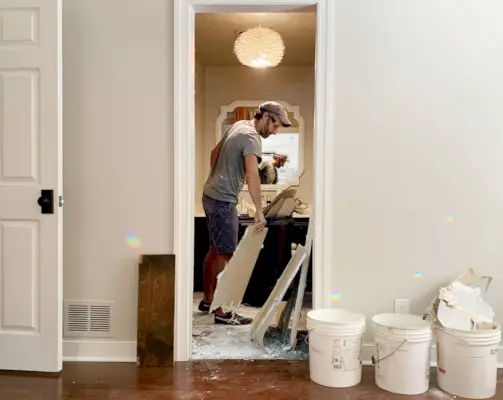 Démo de salle de bain principale John Carrying Drywall