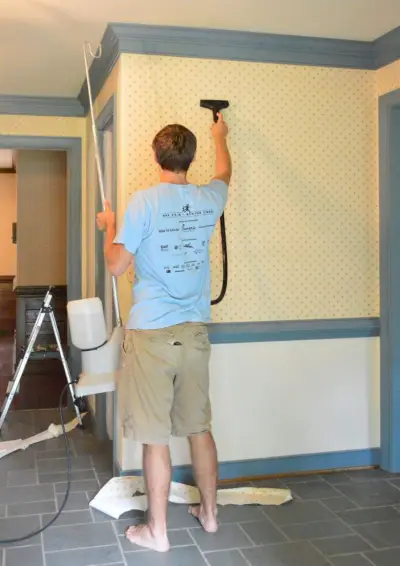 John utilise Steamer sur le papier peint du foyer