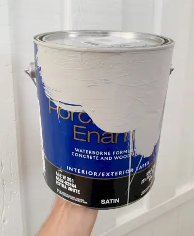 Llauna de pintura esmaltada per porxo i terra de Sherwin-Williams