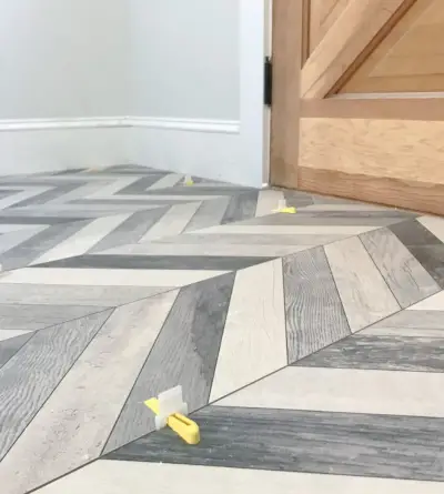 Entretoises de vestiaire à chevrons en tuile duplex